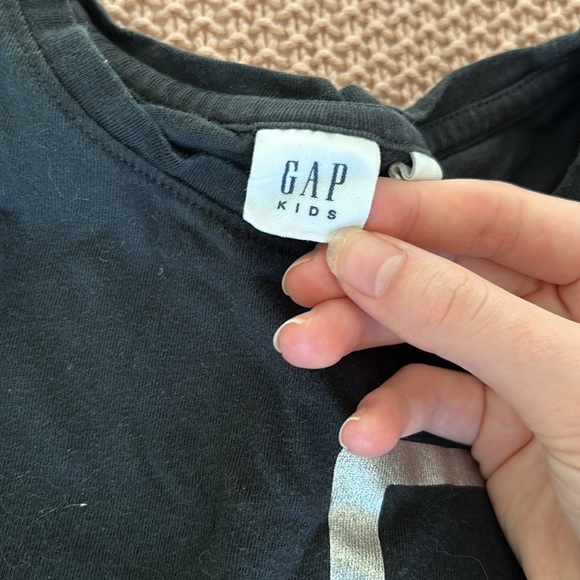 ✨TWO PACK✨ Girls Set of Flippy Sequin Shirts From Gap | Girls Size M - Picture 3 of 4